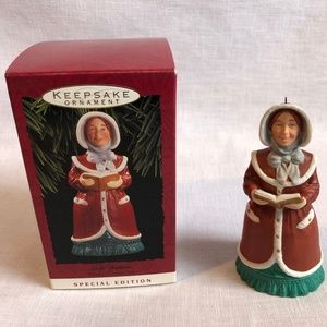Hallmark Ornament Lady Daphne Dickens Caroler Bell